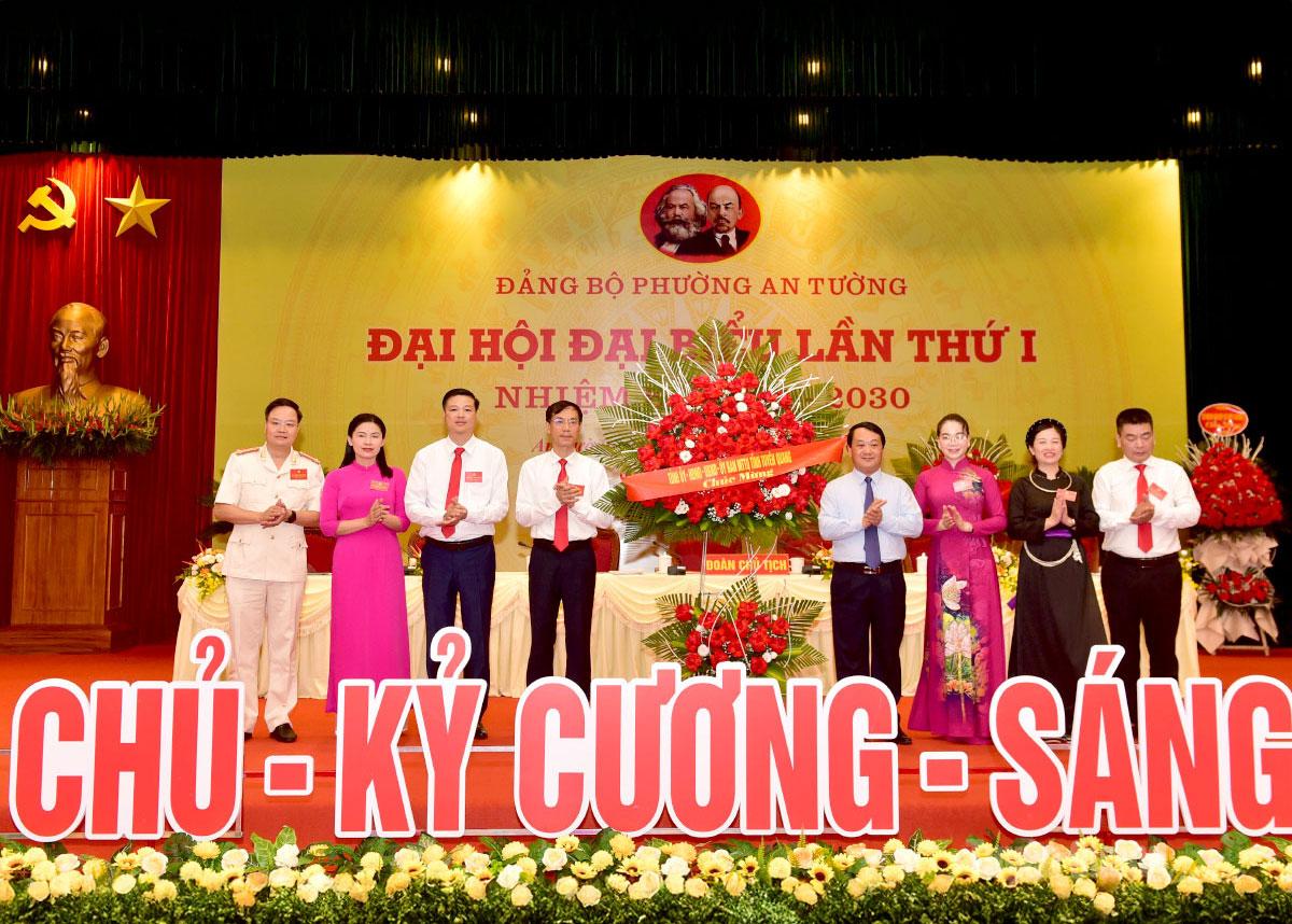 Đồng chí Bí thư Tỉnh ủy Hầu A Lềnh: Phường An Tường phải là hình mẫu về cải cách hành chính và cung cấp dịch vụ công cho người dân