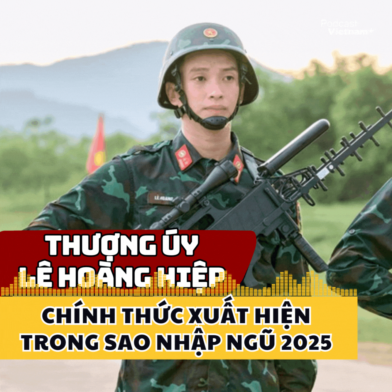 ឧត្តមសេនីយឯក Le Hoang Hiep កាន់ទង់ជាតិក្នុងក្បួនដង្ហែរនៃកងពលតូចសង្គ្រាមអេឡិចត្រូនិក។