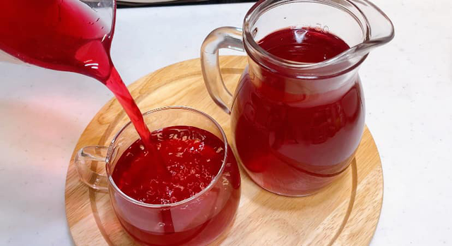 có thể kết hợp với các nguyên liệu khác như mật ong, chanh, đường phèn, gừng hoặc vải ngâm để tạo ra nhiều món đồ uống giải nhiệt thơm ngon và bổ dưỡng.