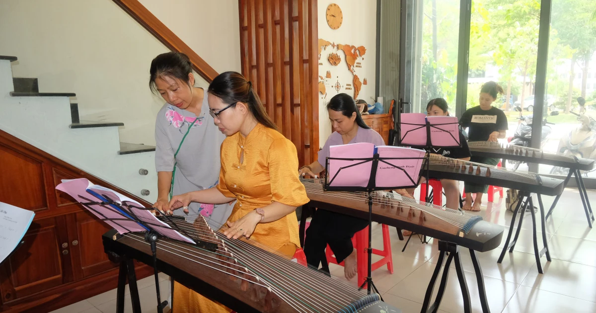 Gieo tiếng đàn cổ tranh trên đất Võ