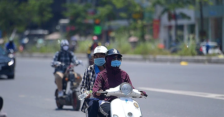 Thời tiết ngày 12/8: Nắng nóng tiếp tục ở nhiều nơi, mưa lớn cục bộ tại Bắc Bộ và Nam Bộ
