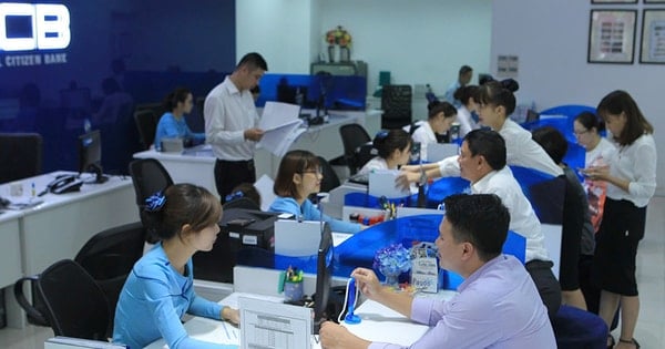 Tiếp tục hạ lãi suất để hỗ trợ tăng trưởng kinh tế