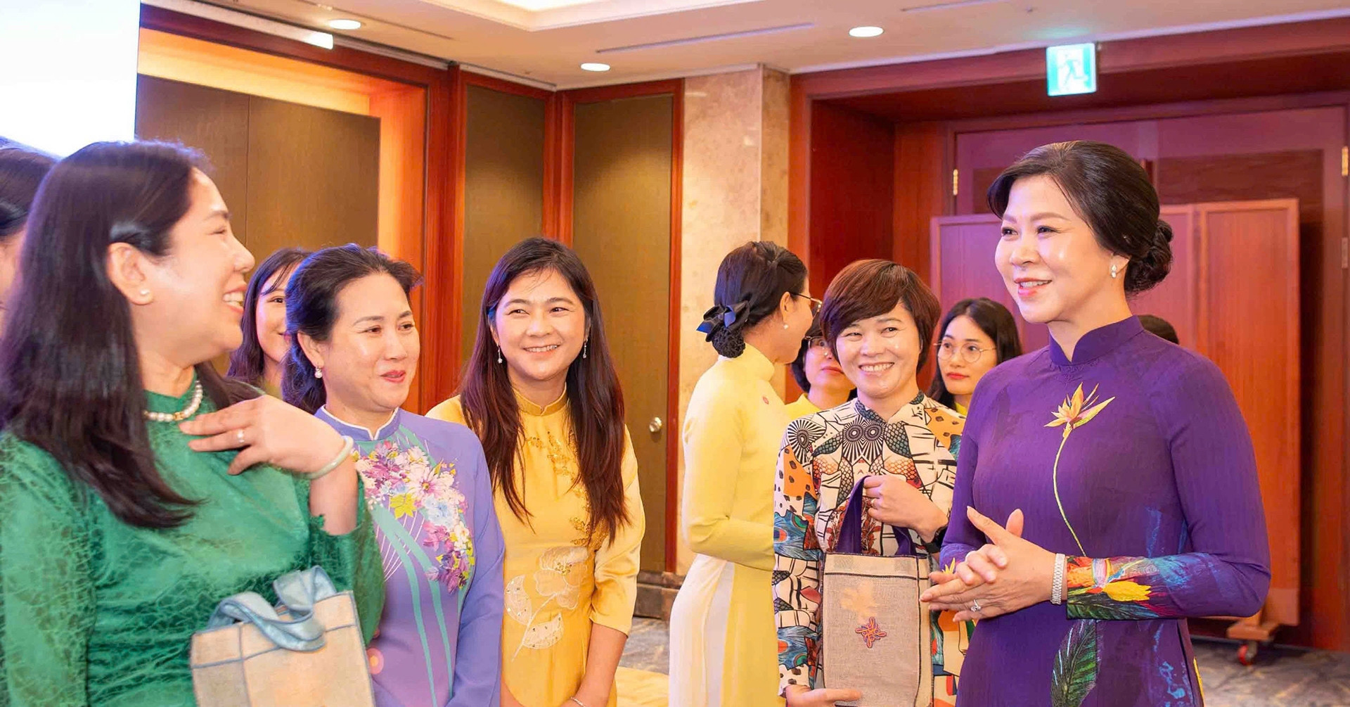 Phu nhân Ngô Phương Ly gặp gỡ các cô dâu Việt Nam tại Hàn Quốc