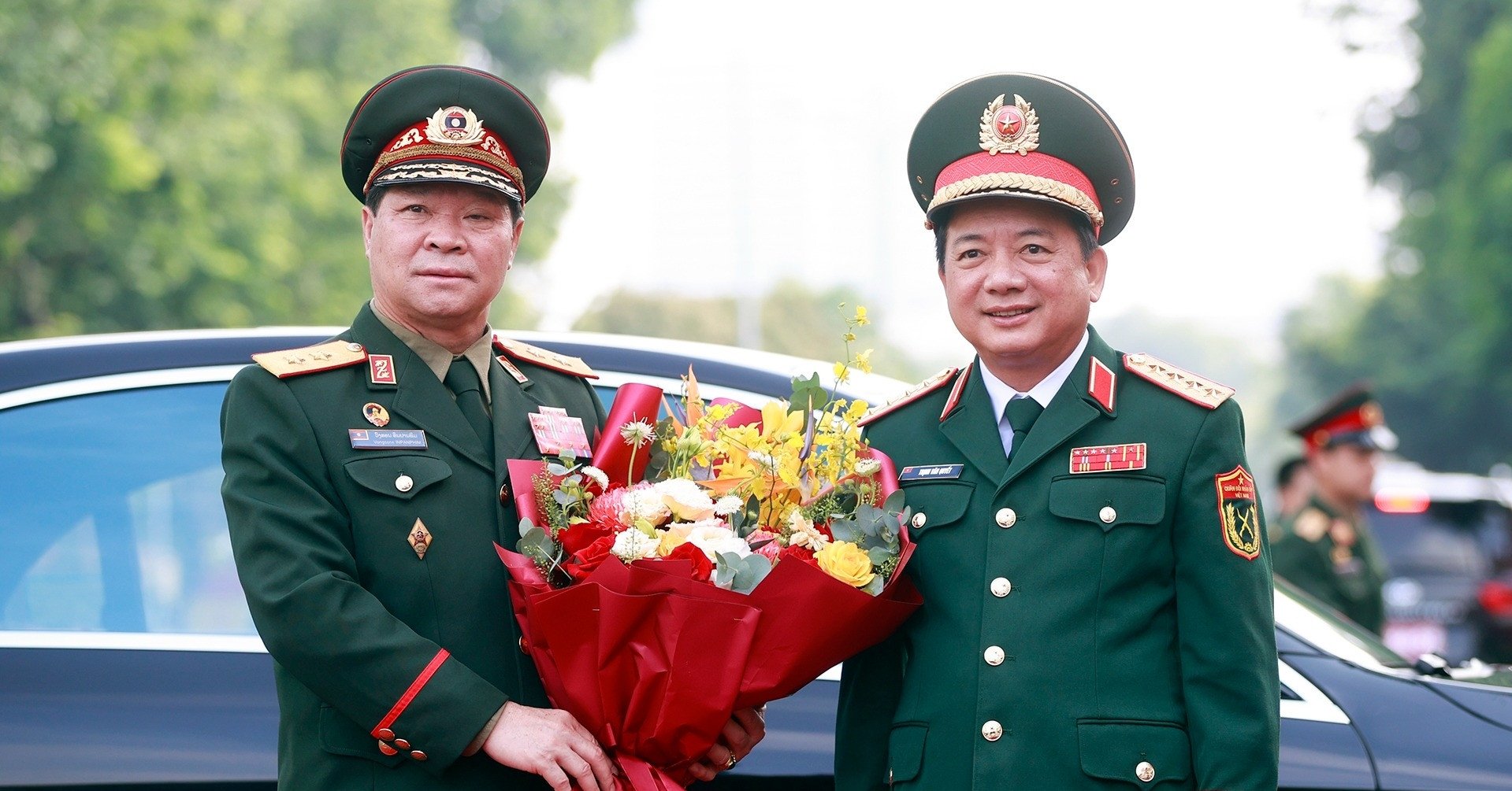 Đại tướng Trịnh Văn Quyết chủ trì lễ đón Chủ nhiệm Tổng cục Chính trị QĐND Lào