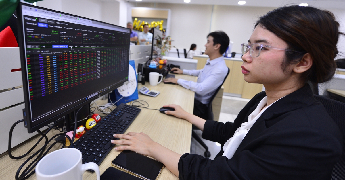 Stocks surpass 1,600 points, setting a new historical peak