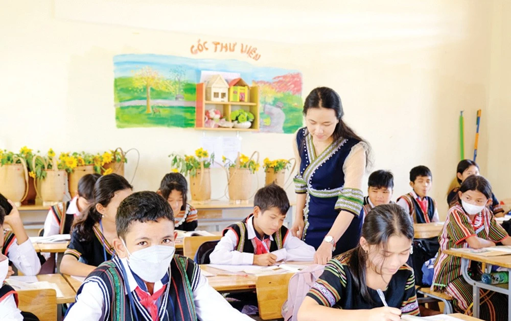 Proposal for 2 groups of teachers to receive 150% salary allowance