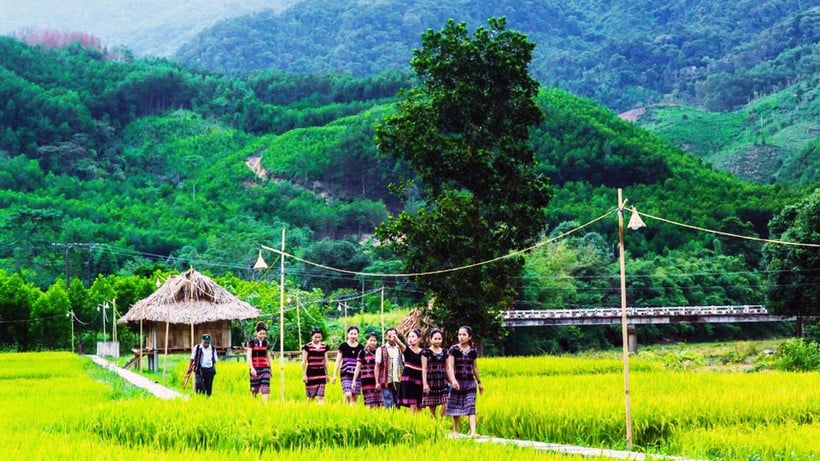 Utvikling av økoturisme og samfunnsturisme for å realisere nasjonale målprogrammer.