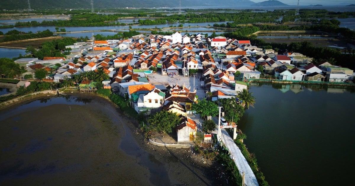 ភូមិមាត់សមុទ្រដ៏ស្រស់ស្អាត៖ Ha Lien 'Oasis'