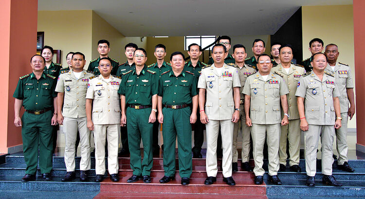 Chung tay giữ vững biên giới hòa bình