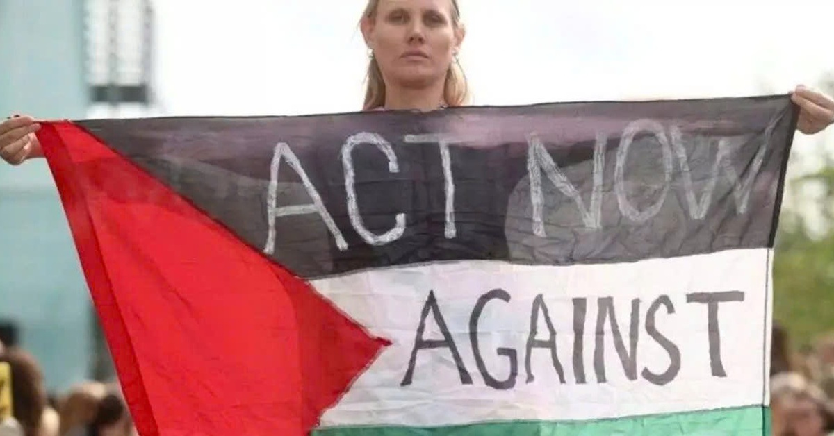 Người mẫu biểu tình trên catwalk, Madonna cầu xin Giáo hoàng cứu đói trẻ em ở Gaza