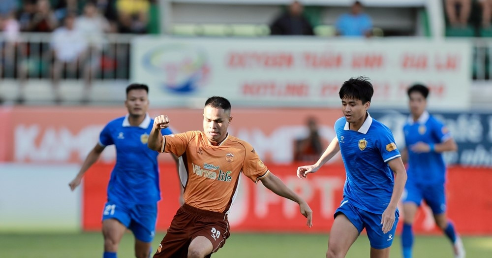V-League 2025/26 rất căng, vé xuống hạng gọi tên HAGL?