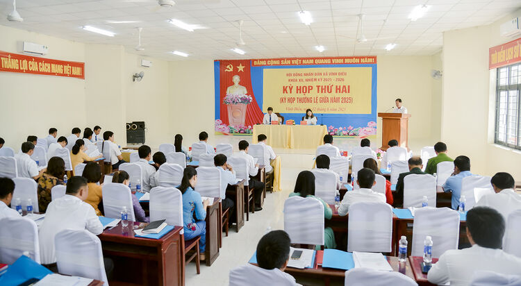 ក្រុមប្រឹក្សាប្រជាជនឃុំ Vinh Dieu បានបើកសម័យប្រជុំលើកទី២