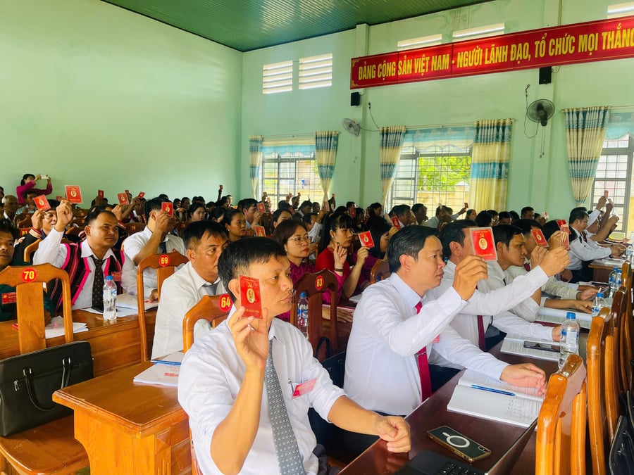 cac-dai-bieu-bieu-quyet-thong-qua-cac-chi-tieu-nhiem-ky-2025-2030-anh-vu-chi.jpg