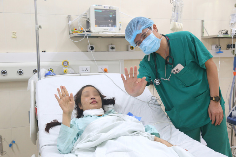 Lần đầu tiên Việt Nam ghép thành công đồng thời tim - phổi cho người bệnh suy đa tạng -0