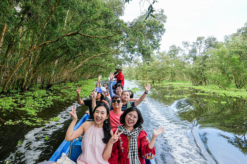 បទ​ពិសោធ​នៃ​ការ​ធ្វើ​ដំណើរ​ទៅ​កាន់​ព្រៃ Tra Su cajuput ក្នុង​អំឡុង​ពេល Tet: គោលដៅ​ទាក់ទាញ​បំផុត​សម្រាប់​ភ្ញៀវ​ទេសចរ​នៅ An Giang