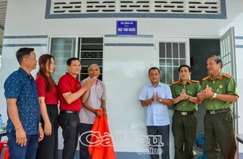 Bàn giao nhà cho hội viên cựu Công an Nhân dân