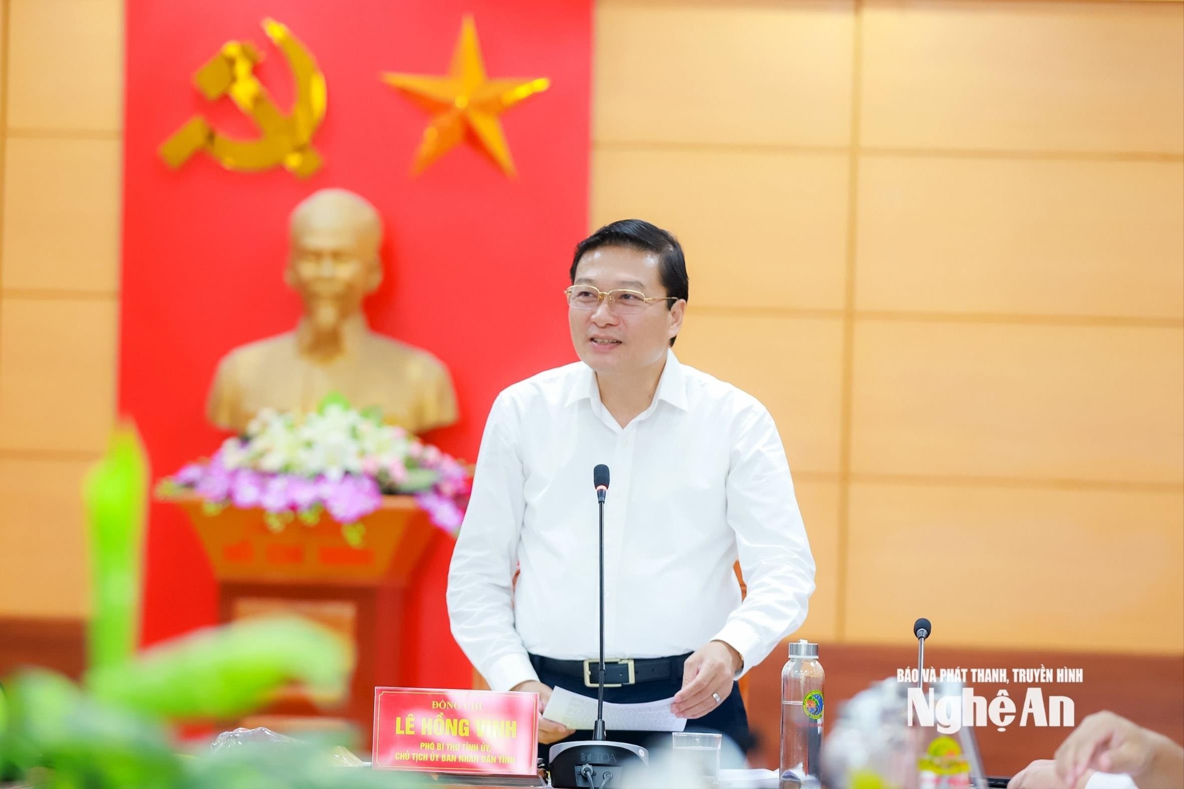 Chủ tịch UBND tỉnh Nghệ An Lê Hồng Vinh làm việc với Sở Dân tộc và Tôn giáo