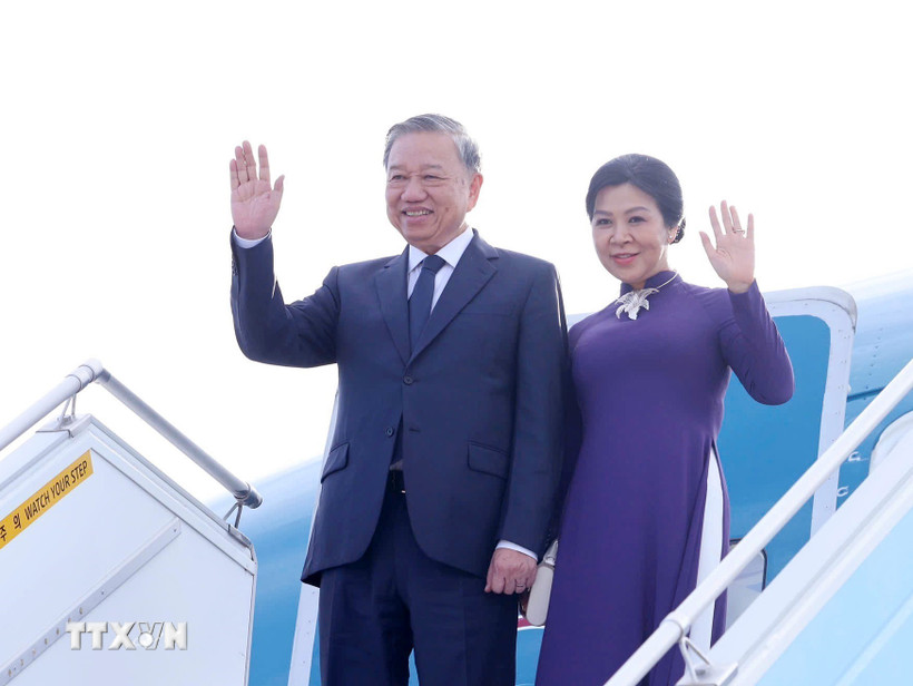 General Secretary To Lam and his wife successfully concluded their visit to Korea.