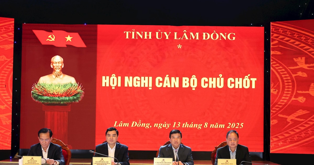 គណៈកម្មាធិការបក្សខេត្ត Lam Dong បានរៀបចំសន្និសិទកម្មាភិបាលសំខាន់ៗជាលើកដំបូងបន្ទាប់ពីការច្របាច់បញ្ចូលគ្នា