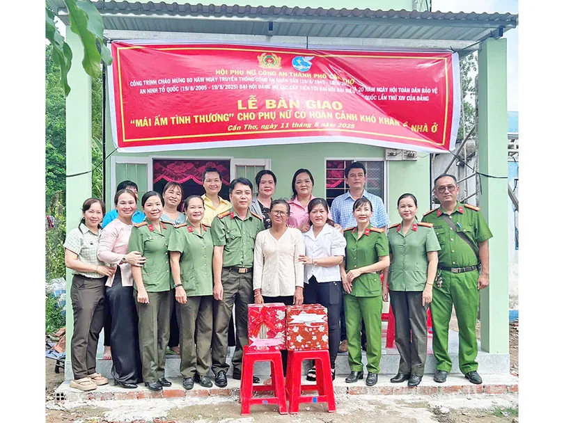 Bàn giao “Mái ấm tình thương” tại xã An Ninh