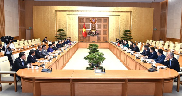 Phó Thủ tướng Hồ Đức Phớc làm việc với Đoàn Ban Cải cách doanh nghiệp của Trung ương Đảng Nhân dân Cách mạng Lào