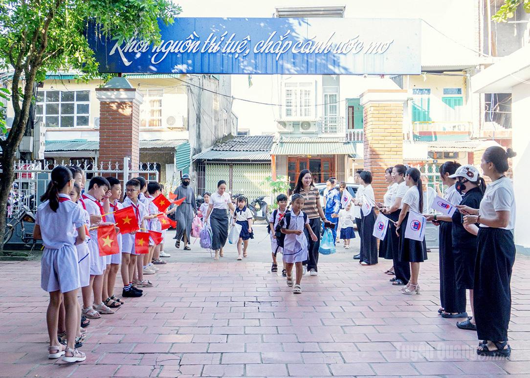 Chung mái trường - Chung khát vọng