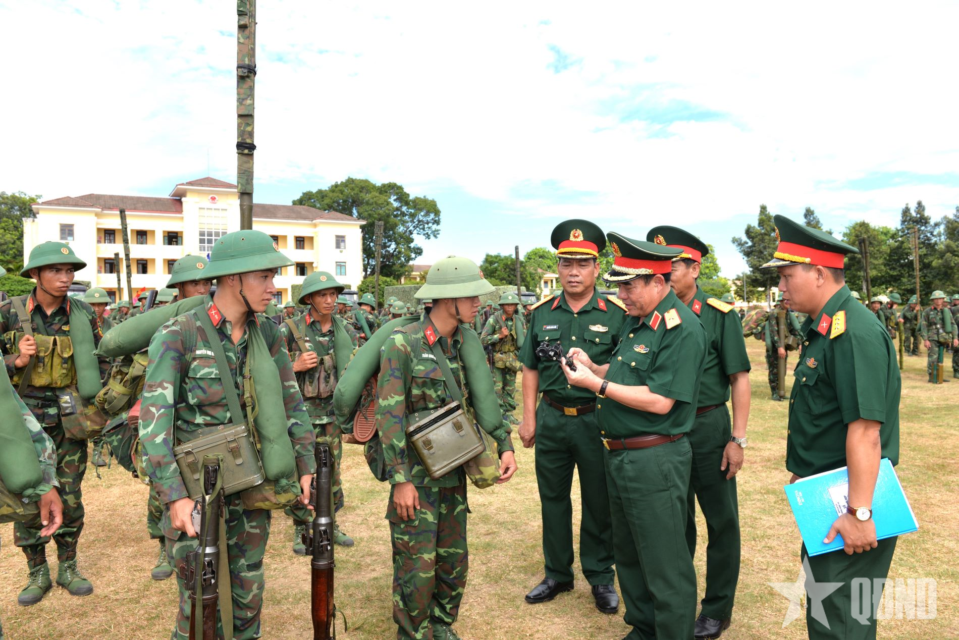ក្រសួងការពារជាតិចុះពិនិត្យការត្រៀមប្រយុទ្ធនៅកងពលលេខ៣១៥ (យោធភូមិភាគទី៥)
