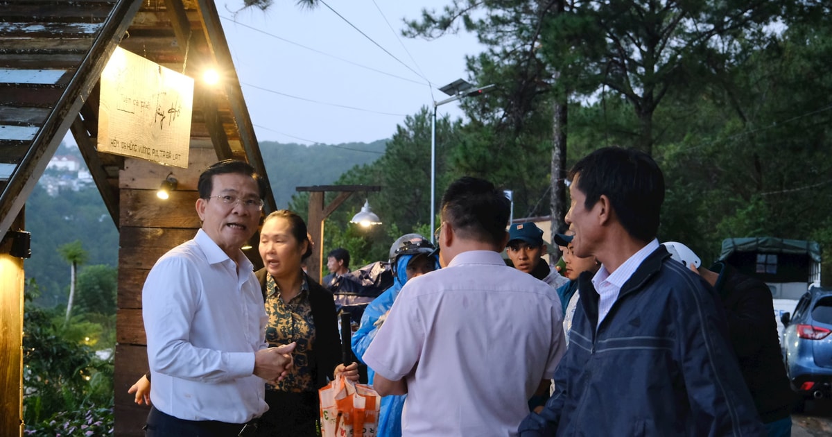 Chủ tịch UBND tỉnh Hồ Văn Mười chỉ đạo khắc phục vụ sạt lở đất tại phường Xuân Trường - Đà Lạt