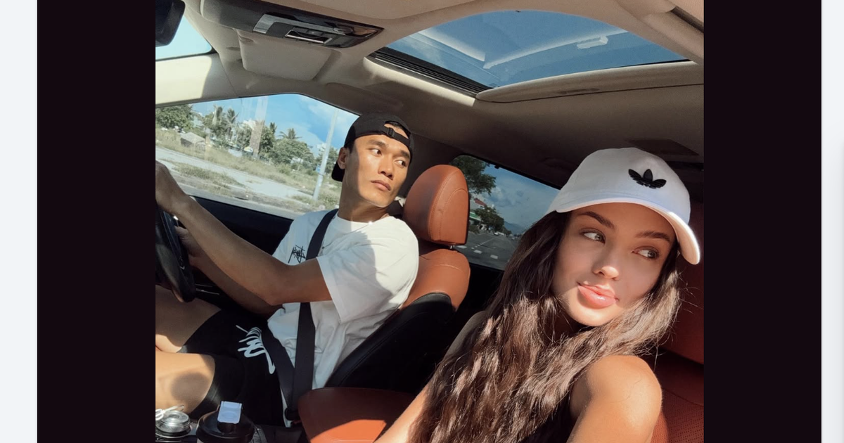 Goalkeeper Bui Tien Dung is so happy, he exclaims in admiration of his Ukrainian model wife