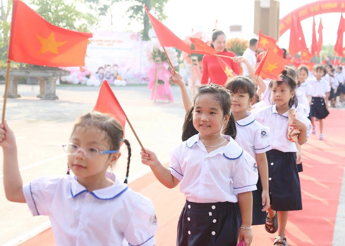Tựu trường sớm với lớp 1, 9, 12: Bước đệm vững chắc cho năm học mới