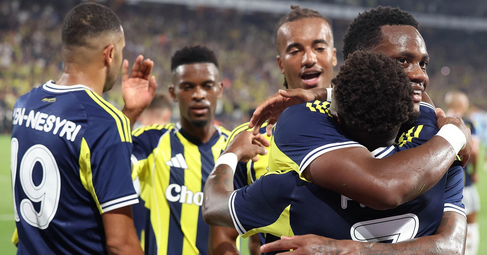 Mourinho ra oai, Fenerbahce thắng 5 sao ở Cúp C1