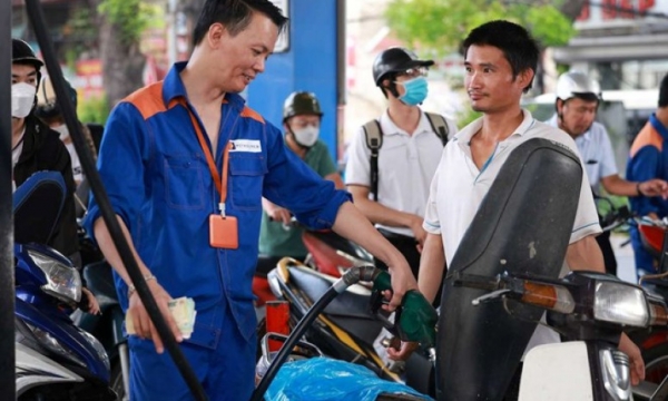 ការ​ព្យាករ​តម្លៃ​សាំង​ក្នុង​វគ្គ​កែសម្រួល​តម្លៃ​ថ្ងៃ​ស្អែក