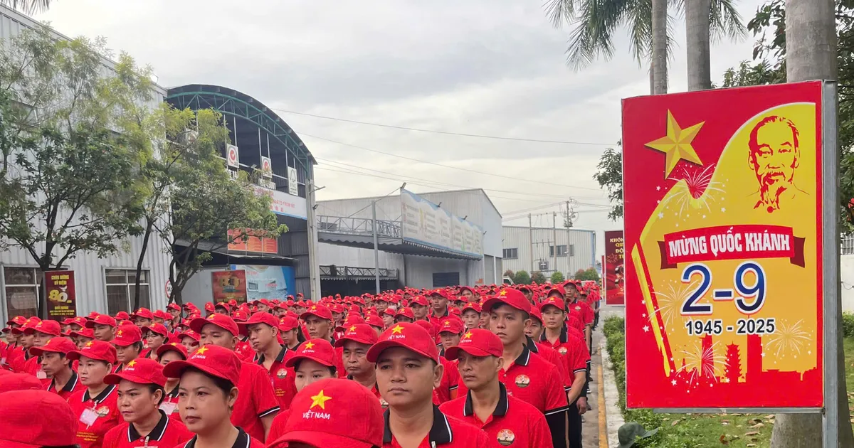 More than 1,300 workers watched a documentary to celebrate National Day September 2nd.