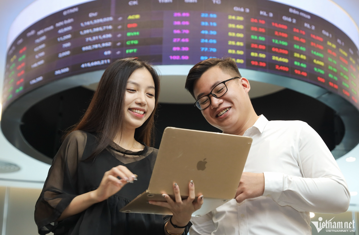 Ngân hàng Nhà nước ra quy định mới, dòng tiền tỷ USD đẩy chứng khoán lên đỉnh cao