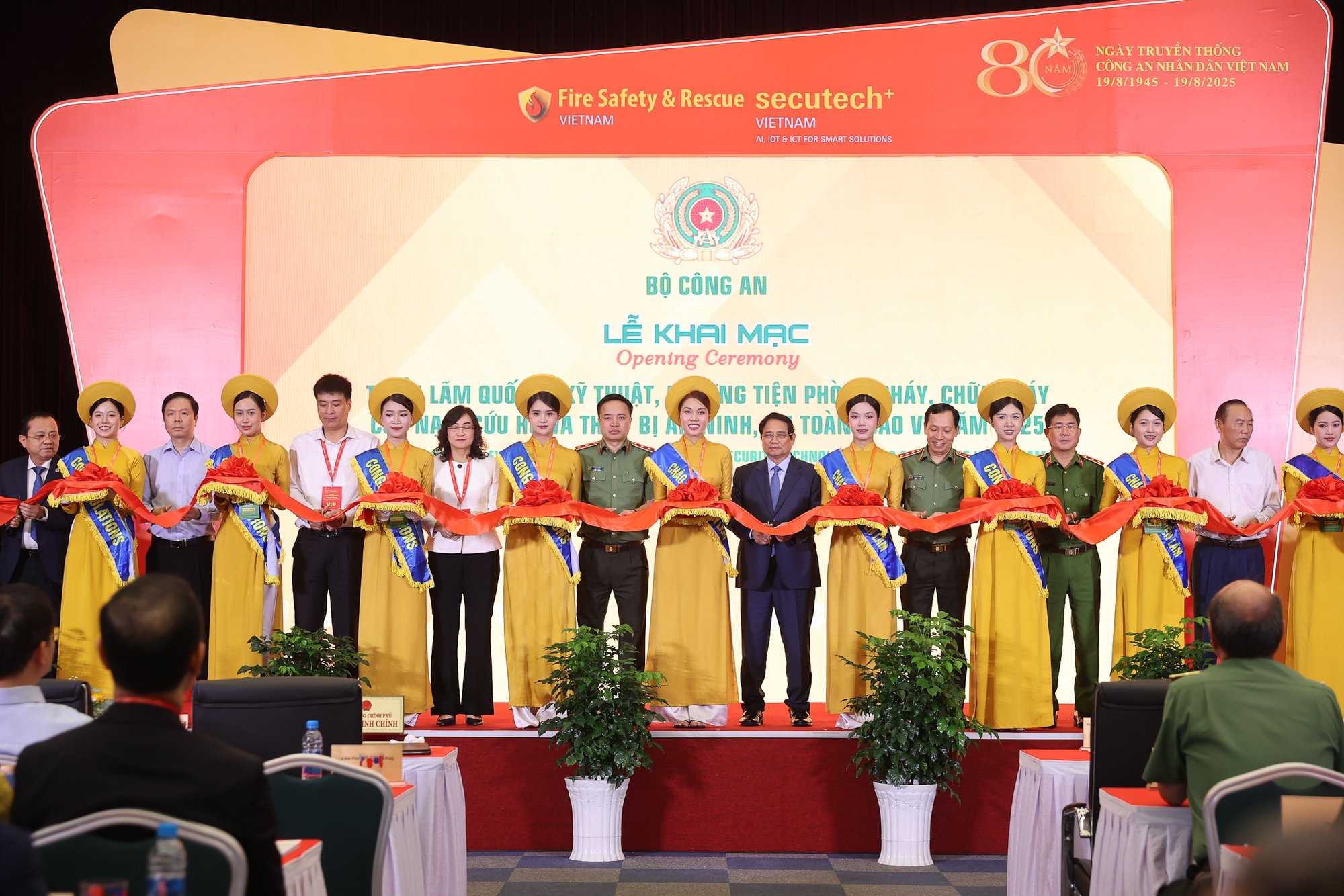 នាយករដ្ឋមន្ត្រី៖ ការកសាងវប្បធម៌នៃការបង្ការអគ្គិភ័យ ការប្រយុទ្ធគ្នា ការបង្ការគ្រោះមហន្តរាយធម្មជាតិ ការលើកកម្ពស់ជំនាញសង្គ្រោះក្នុងចំណោមប្រជាជនទាំងមូល - រូបថត ១០.