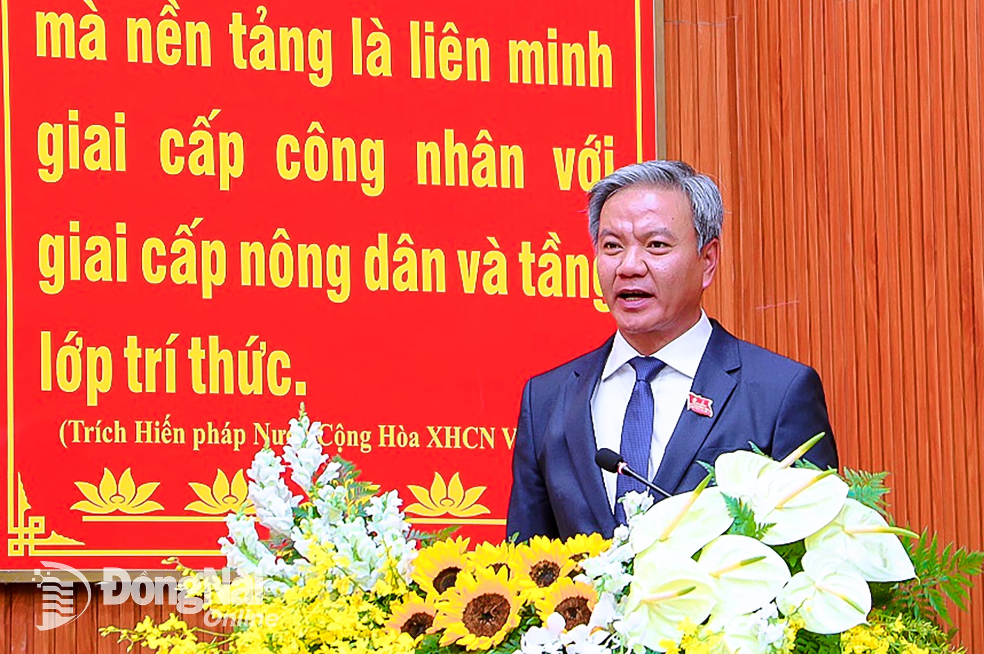 Tỉnh ủy viên, Bí thư Đảng ủy, Chủ tịch HĐND xã Nhơn Trạch Từ Nam Thành phát biểu tại đại hội. Ảnh: Phạm Tùng