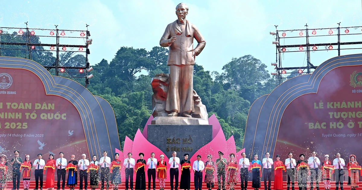 [រូបថត] អគ្គលេខាធិកា To Lam ចូលរួមពិធីសម្ពោធវិមាន "ពូហូនៅតាន់ត្រាវ"