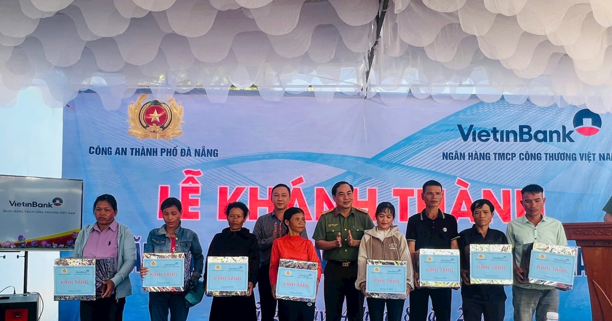 Đà Nẵng bàn giao 15 căn nhà mới cho hộ nghèo tại hai xã Trà Giáp và Trà Tân