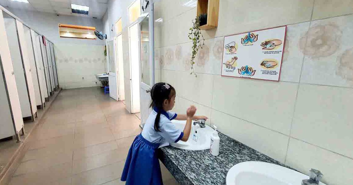 Nhà vệ sinh trường học: Chuyện tưởng nhỏ mà không nhỏ