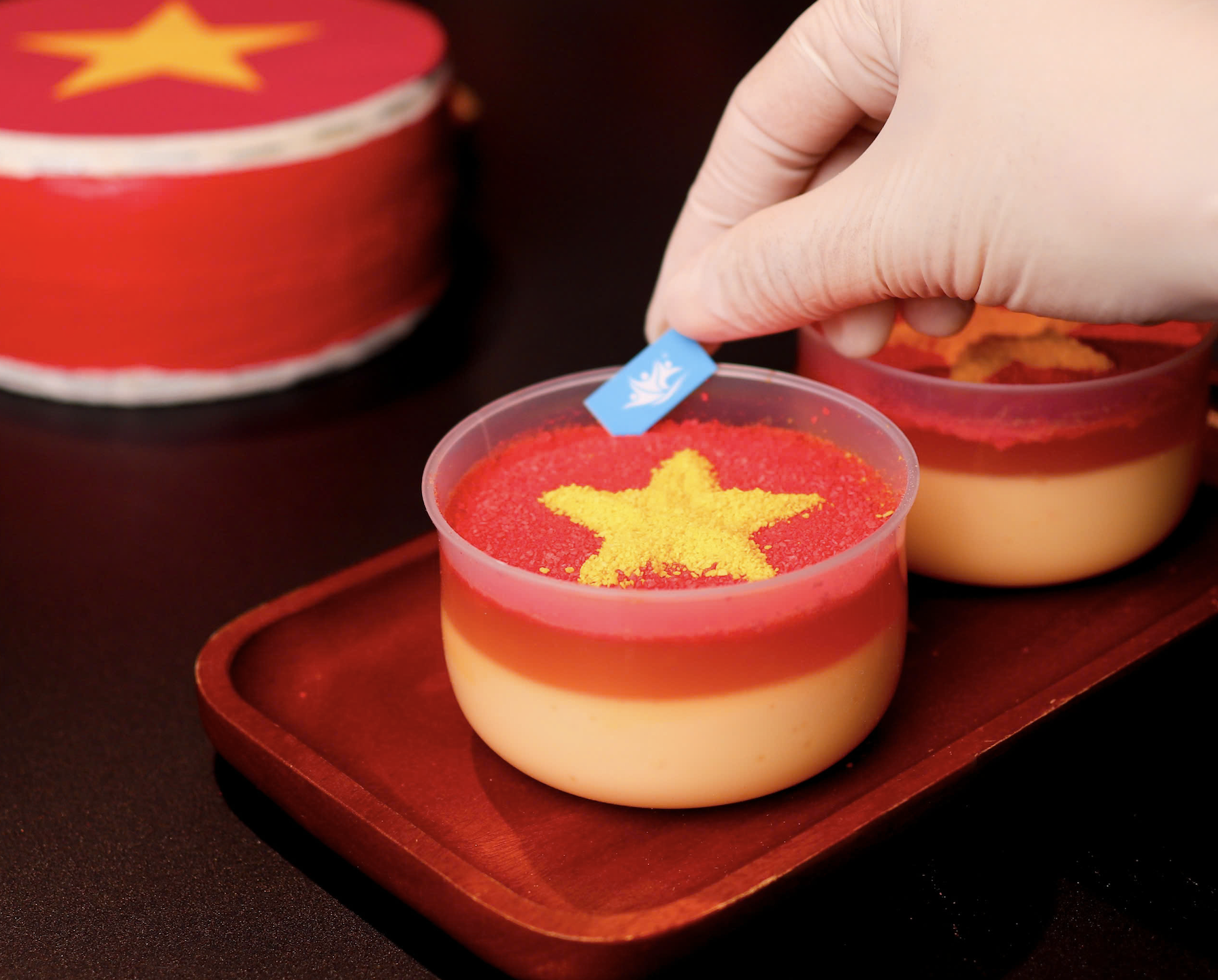 Xu hướng làm bánh in hình cờ đỏ - sao vàng