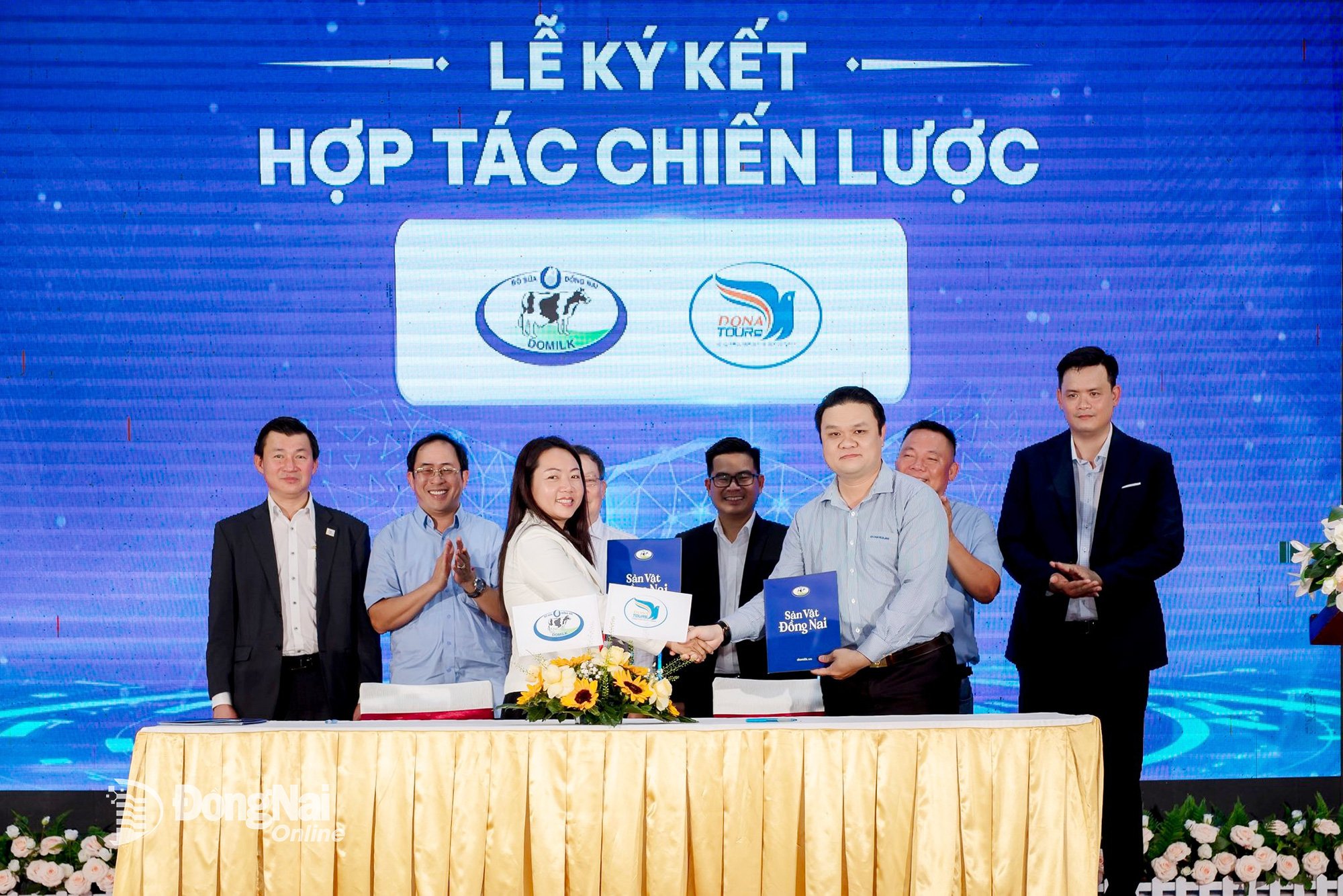Ký kết hợp tác chiến lược giữa Công ty cổ phần Domilk (xã Long Thành) với Công ty cổ phần Du lịch Đồng Nai