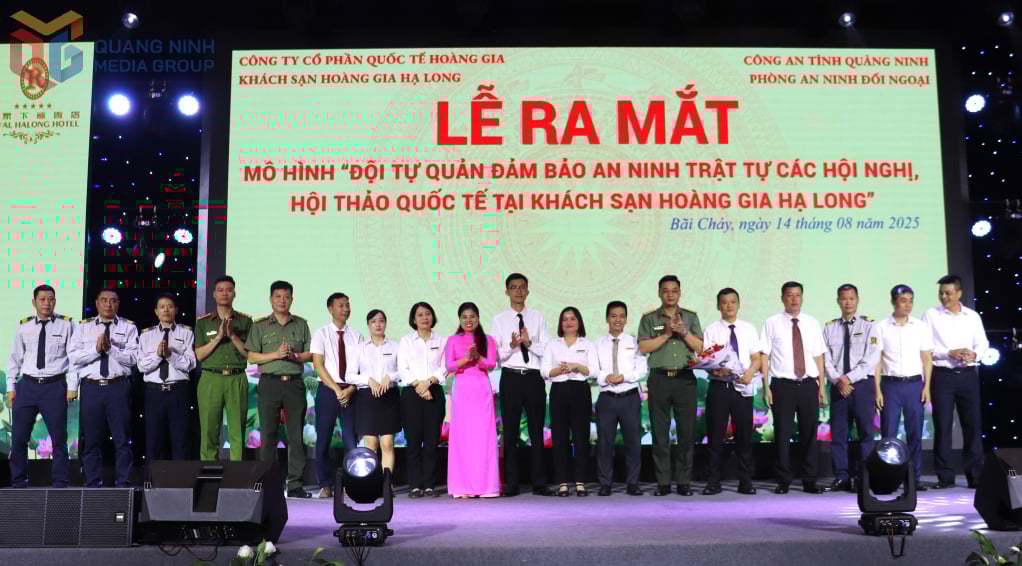 Ra mắt đội tự quản đảm bảo ANTT các hội nghị, hội thảo quốc tế tại Khách sạn Hoàng gia.