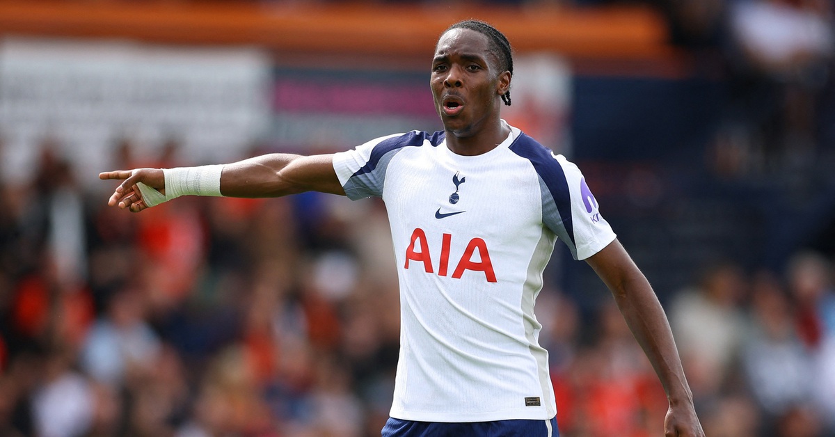 Tottenham quyết đòi lại công bằng cho cầu thủ bị phân biệt chủng tộc