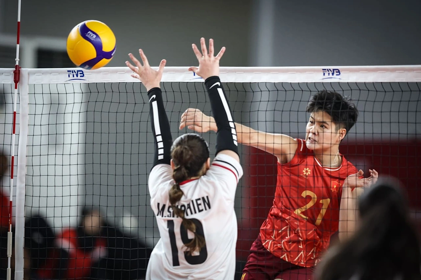 Southeast Asian newspaper praises the efforts of the Vietnam U21 women's volleyball team to overcome difficulties