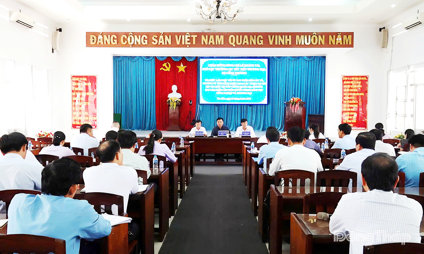 Quang cảnh buổi làm việc