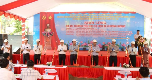 Chuong Duong installed signs and started construction to welcome the Commune Party Congress.
