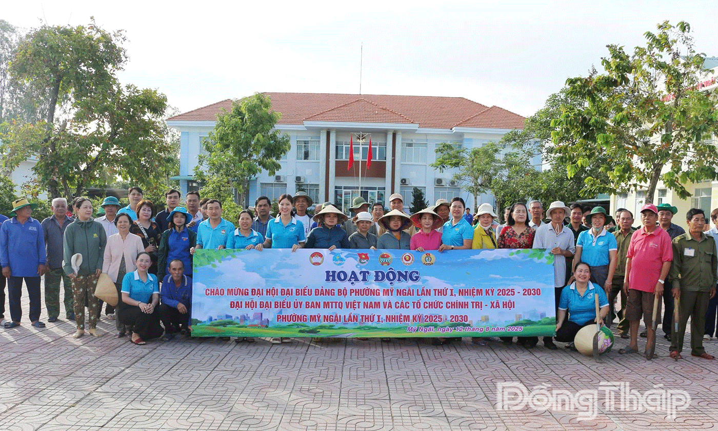 Mặt trận Tổ quốc và các tổ chức chính trị - xã hội phường Mỹ Ngãi ra quân thực hiện công trình tuyến đường 