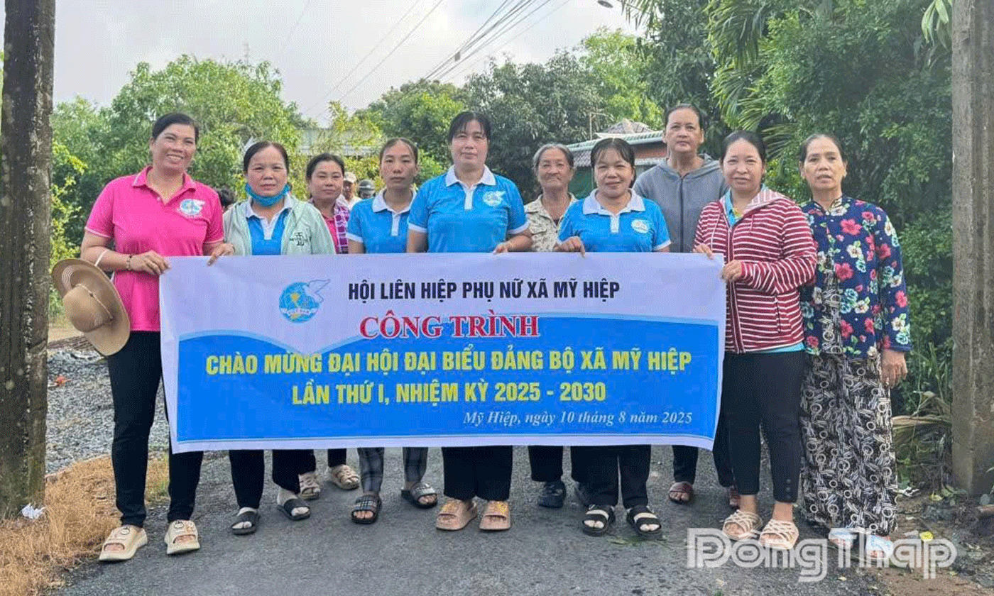 Hội LHPN xã Mỹ Hiệp tổ chức ra quân trồng cây xanh.
