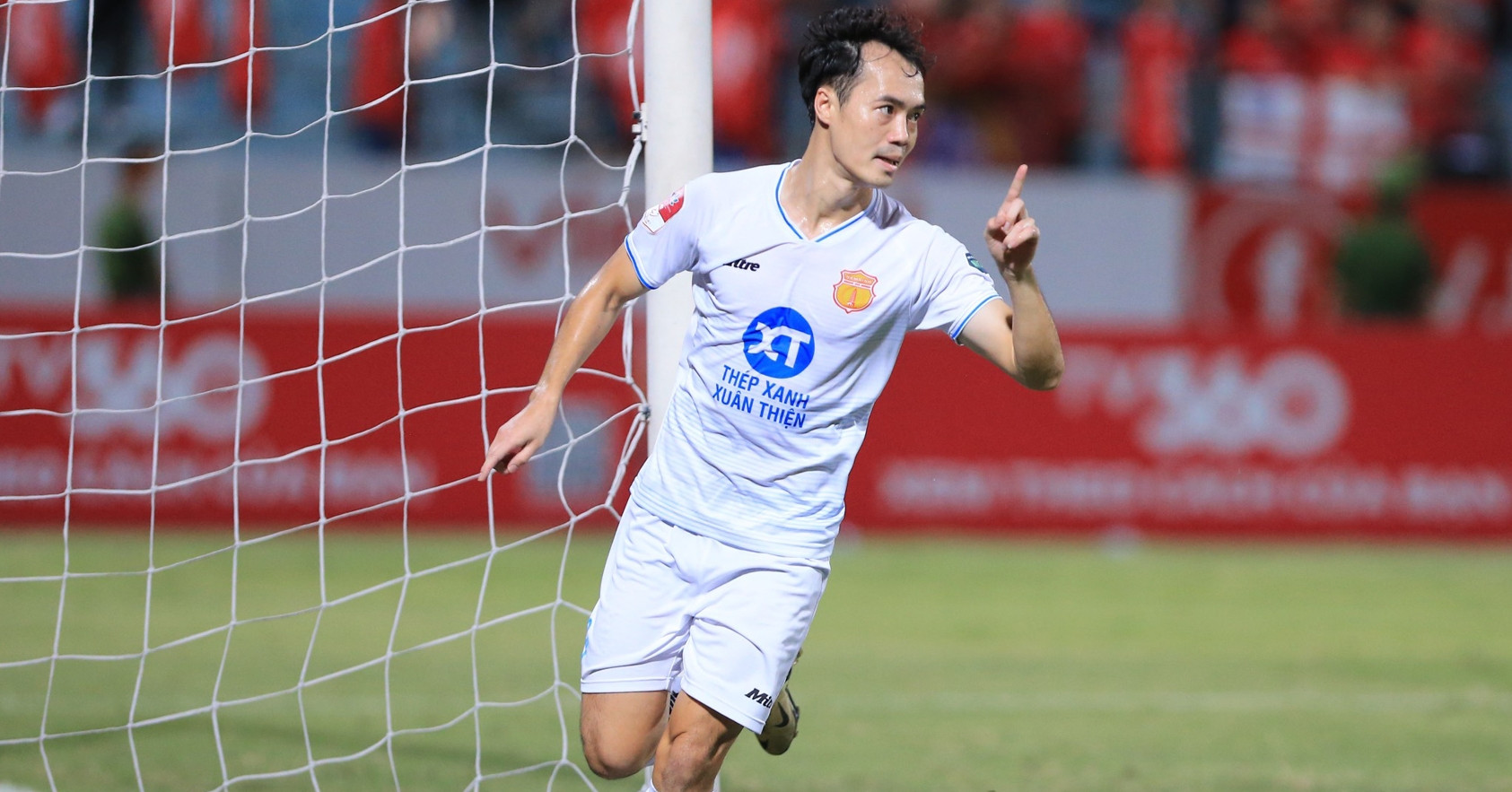 Văn Toàn phẫu thuật thành công, lỡ hẹn lượt đi V-League và tuyển Việt Nam