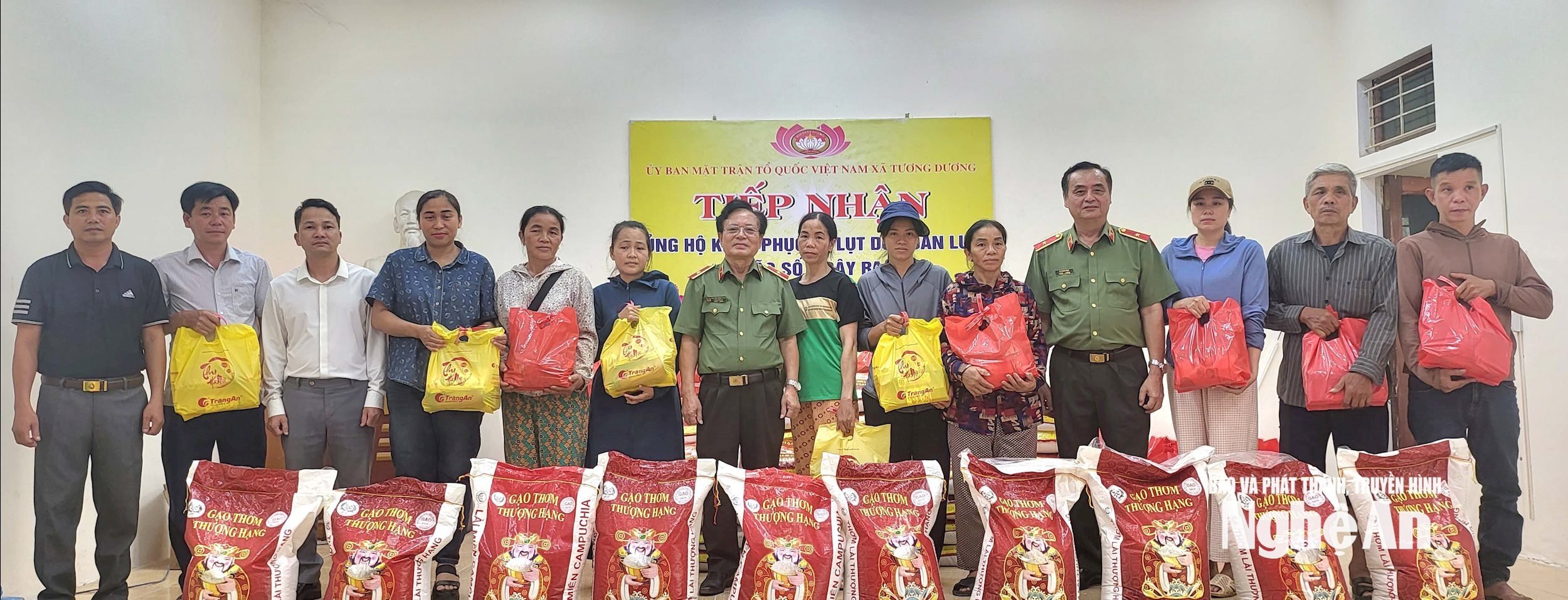  tặng người dân